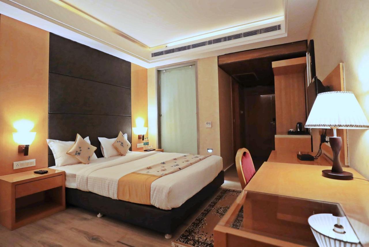 Bindiram Express By Shrigo Hotels Sitapur Muafi Exterior foto