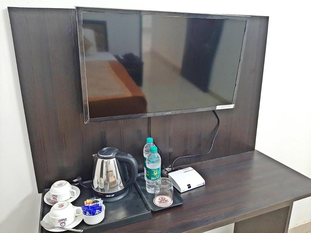 Bindiram Express By Shrigo Hotels Sitapur Muafi Exterior foto