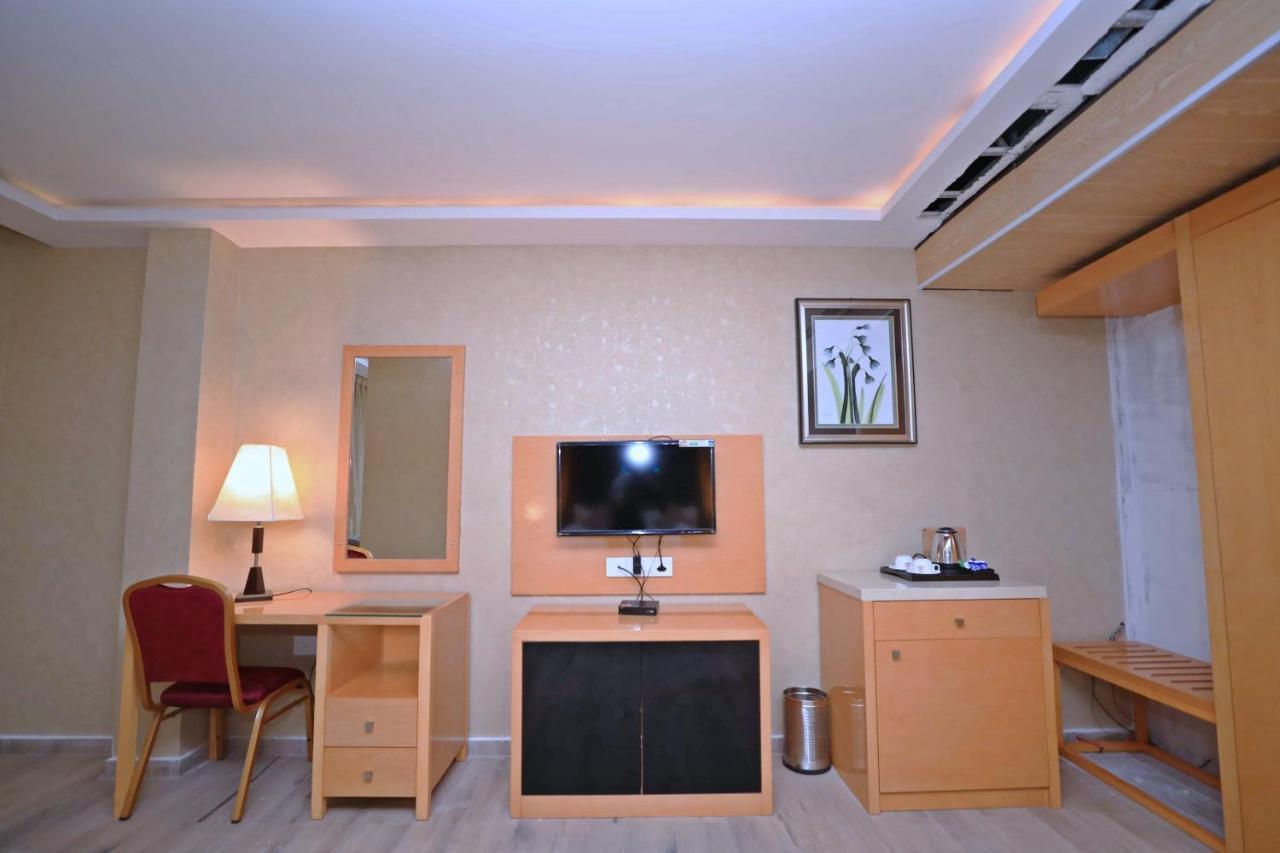 Bindiram Express By Shrigo Hotels Sitapur Muafi Exterior foto