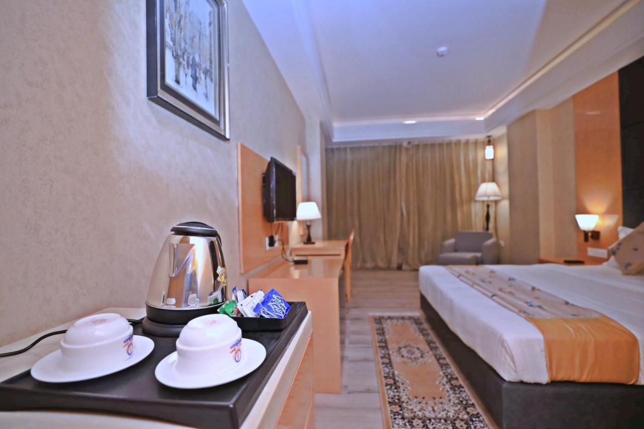 Bindiram Express By Shrigo Hotels Sitapur Muafi Exterior foto